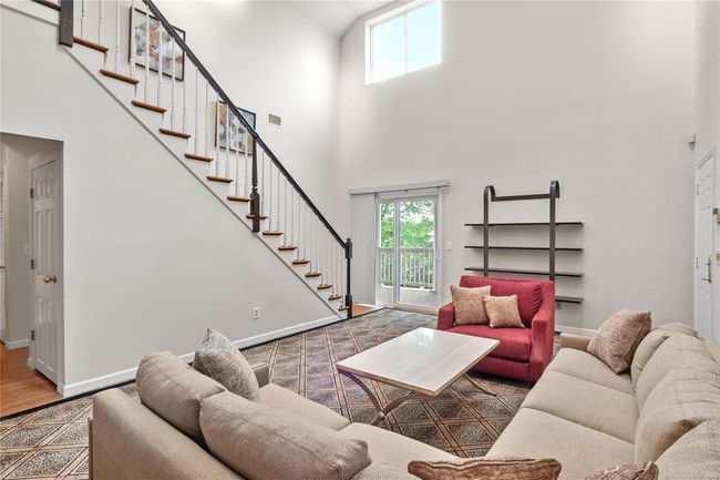 APT-3C - 505 N And South Rd, Condo with 3 bedrooms, 3 bathrooms and 2 parking in University City MO | Image 4