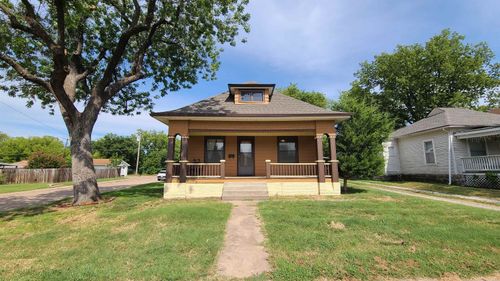 823 N Washington Ave, Wellington, KS, 67152-4165 | Card Image