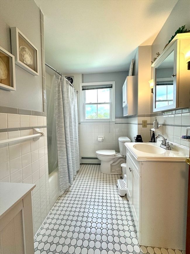 88 Baldwin St, House other with 3 bedrooms, 2 bathrooms and 4 parking in Fall River MA | Image 18