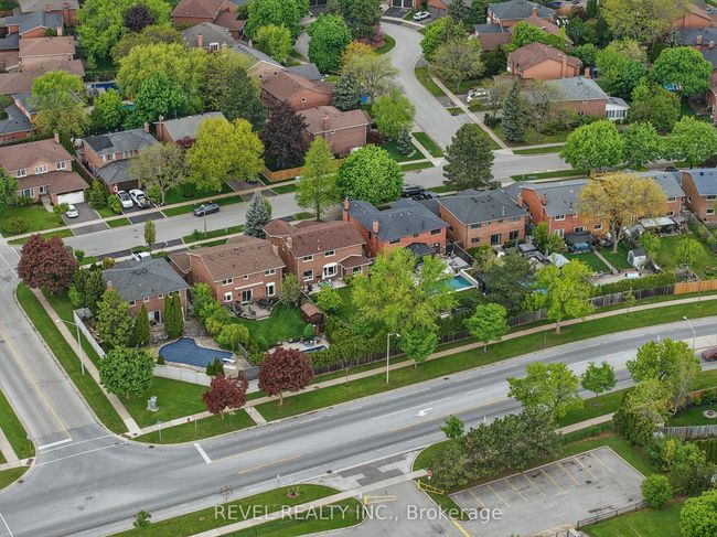 1076 Roxborough Dr, House other with 4 bedrooms, 3 bathrooms and 2 parking in Oakville ON | Image 32