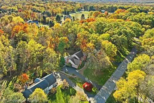 351 Heritage Dr, Milford, MI, 48381-2829 | Card Image