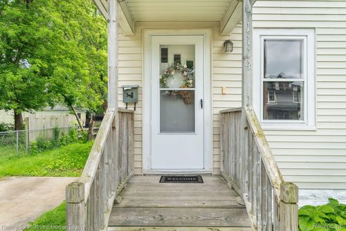 1114 Church St, Port Huron, MI, 48060-2817 | Card Image