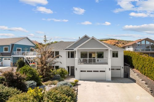 2957 Riviera Boulevard, Malaga, WA, 98828 | Card Image