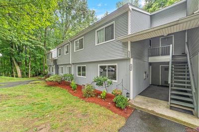 160E Carriage Court, Condo with 2 bedrooms, 2 bathrooms and null parking in Yorktown NY | Image 2