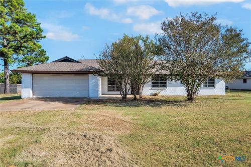 402 River Oaks Dr, Gatesville, TX, 76528-3136 | Card Image