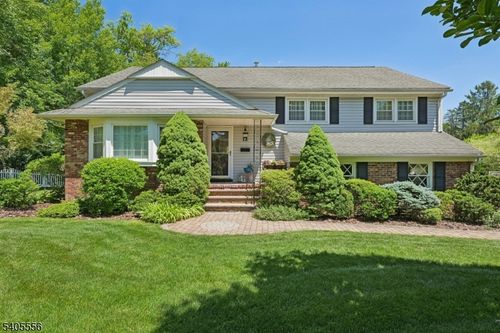 12 Candlewood Dr, Madison, NJ, 07940-2728 | Card Image