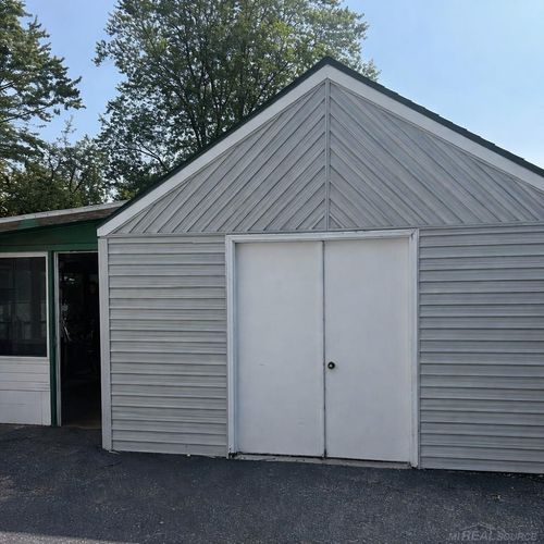 215 Arthur St, Pinconning, MI, 48650-7027 | Card Image