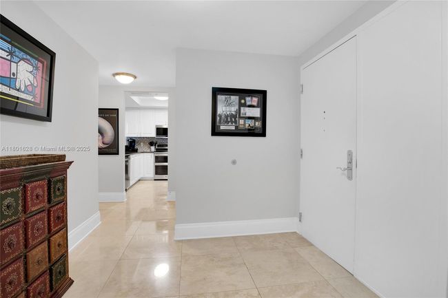 APT-1904 - 3400 Sw 27 Th Ave, Condo with 2 bedrooms, 3 bathrooms and null parking in Coconut Grove FL | Image 13