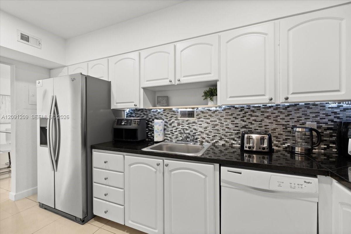 Residential Lease in Hollywood 5