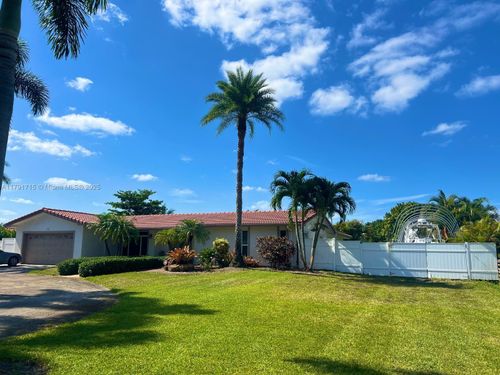 14051 Sw 15th Ct, Davie, FL, 33325-5916 | Card Image