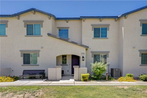 792 Grand Country Ave, North Las Vegas, NV, 89086-3011 | Card Image