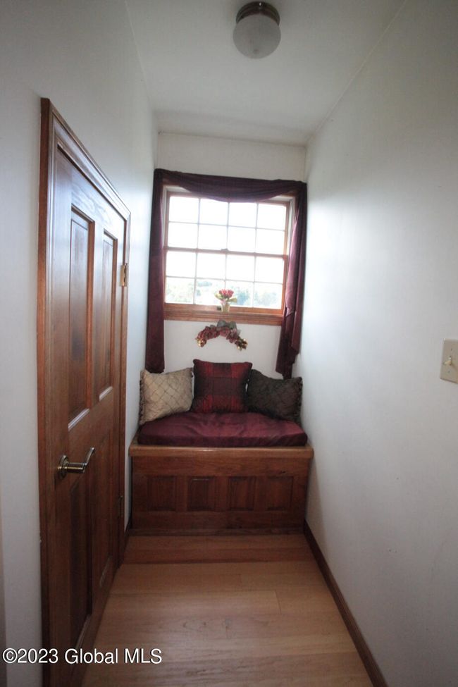 SITTING AREA 7 WALK IN CLOSETS | Image 48