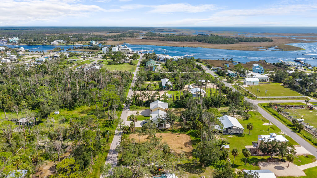 Land in Steinhatchee