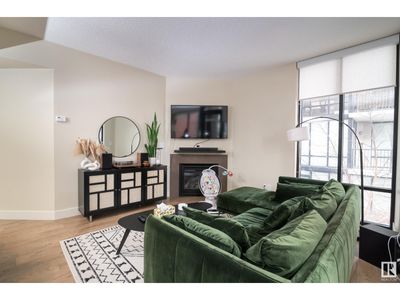 304 - 11933 Jasper Ave Nw, Condo with 2 bedrooms, 2 bathrooms and null parking in Edmonton AB | Image 3