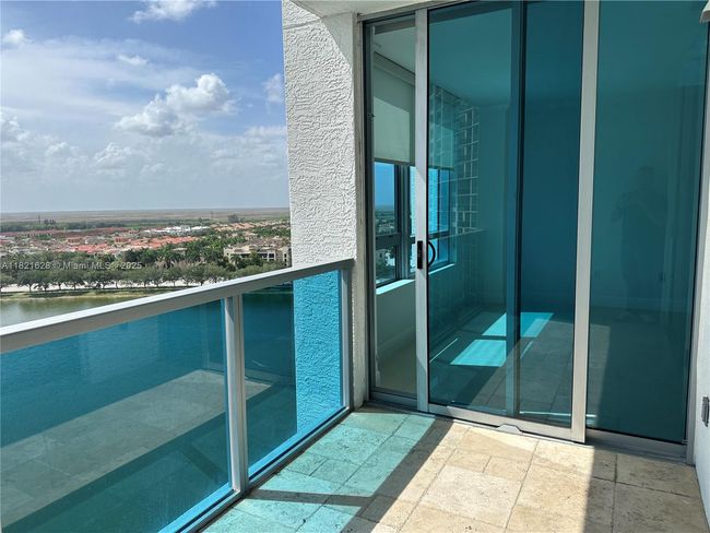 APT-1706N - 2641 N Flamingo Rd, Condo with 2 bedrooms, 2 bathrooms and null parking in Plantation FL | Image 13