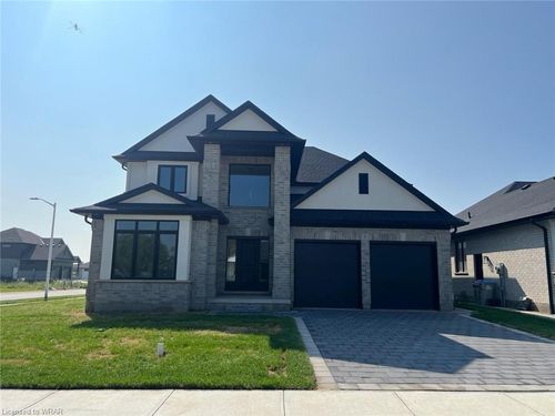 2 Spruce Cres, Parkhill, ON, N0M2K0 | Card Image