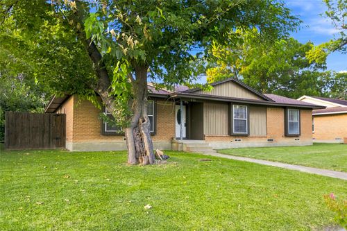 111 W Kenwood Dr, Garland, TX, 75041-4506 | Card Image