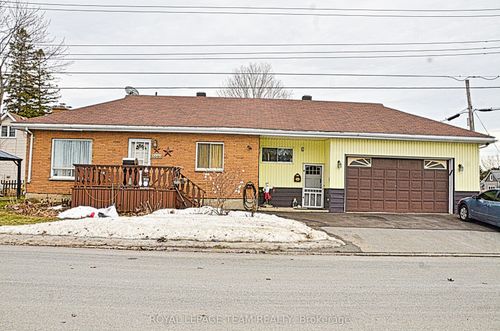 3040 Walker St, Cardinal, ON, K0E1E0 | Card Image