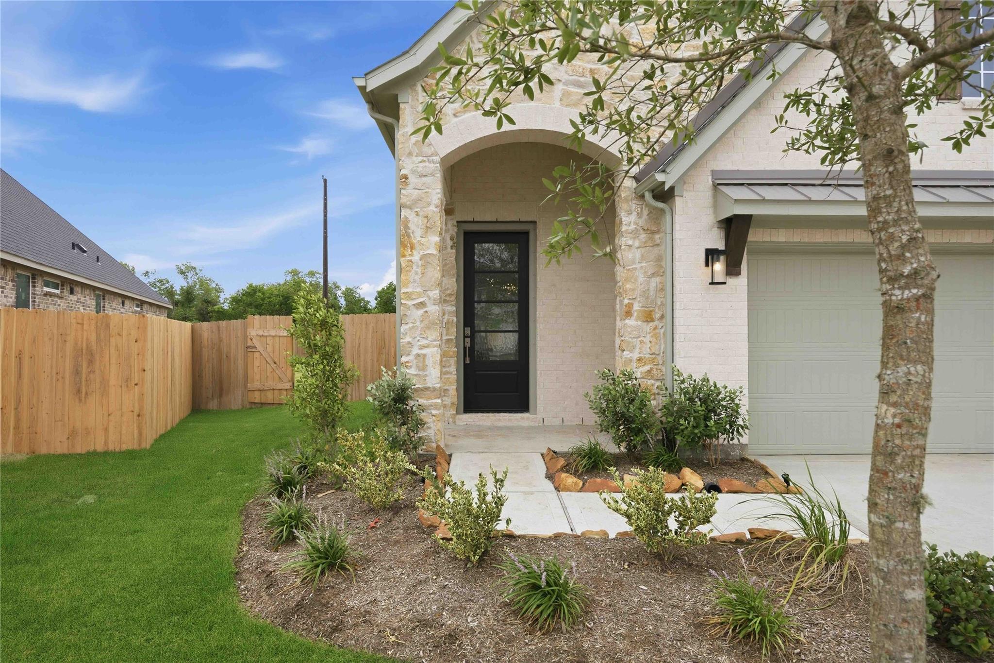 Residential in Iowa Colony 3