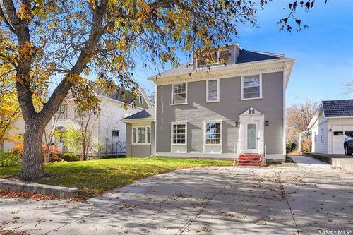 1136 1st Ave Nw, Moose Jaw, SK, S6H3N3 | Card Image