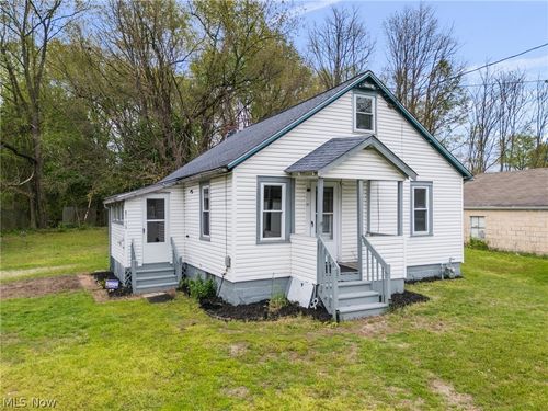671 Fairview Ave, Barberton, OH, 44203-3870 | Card Image
