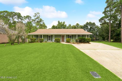 557 Royal Oak Dr, Pass Christian, MS, 39571-2508 | Card Image