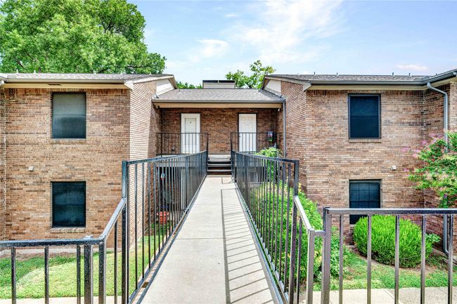APT-203 - 4452 Chaha Rd, Condo with 2 bedrooms, 2 bathrooms and null parking in Garland TX | Image 4