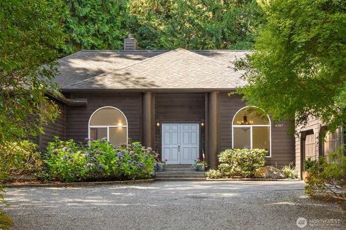 8387 Ne Sumanee Pl, Bainbridge Island, WA, 98110-4505 | Card Image