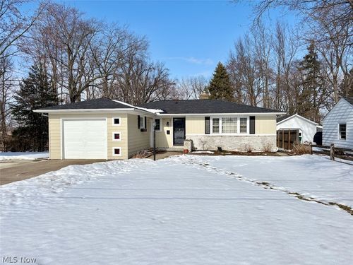 8331 Nowlen St, Mentor, OH, 44060-5703 | Card Image