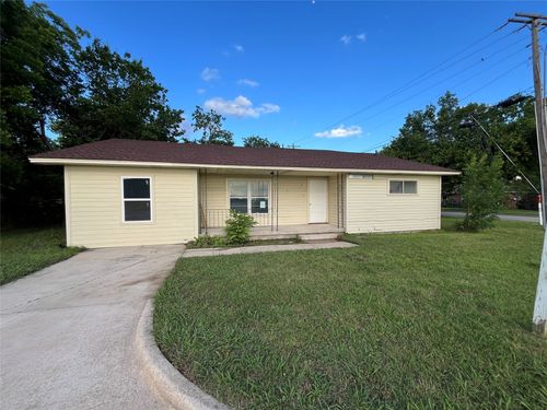 122 S 10th St, Sanger, TX, 76266-8994 | Card Image