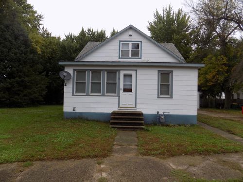 113 Center St, Jackson, MN, 56143-1172 | Card Image