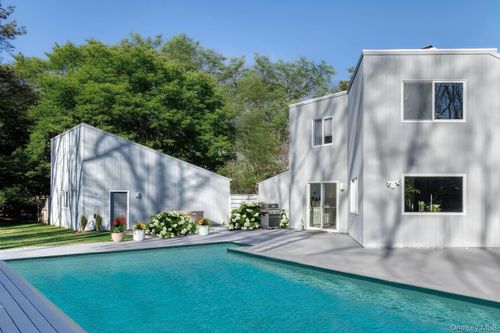 11 N Quarter Rd, Westhampton, NY, 11977-1001 | Card Image
