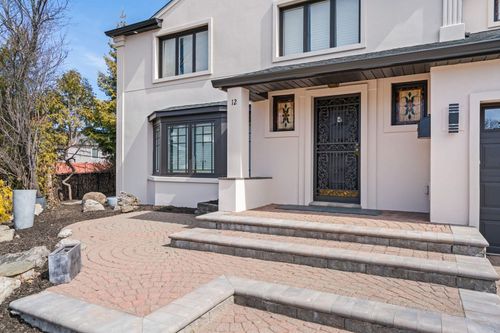 12 Foxhurst Ct, New Hyde Park, NY, 11040-1019 | Card Image