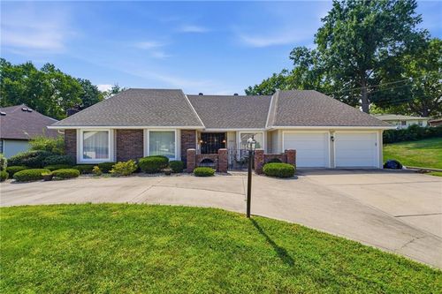 8001 Walker Ave, Kansas City, KS, 66112-2046 | Card Image