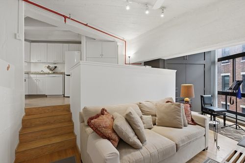 apt-425-12 Stoneholm St, Boston, MA, 02115-2914 | Card Image