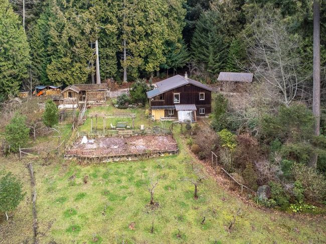 833 Byng Road, House other with 3 bedrooms, 2 bathrooms and null parking in Roberts Creek BC | Image 4