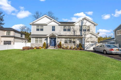 15 Frankie Ln, Old Bethpage, NY, 11804-1709 | Card Image