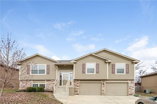1500 Nw Hilltop Ln, Grain Valley, MO, 64029-7824 | Card Image