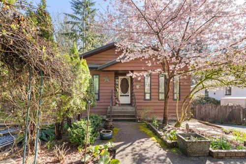 2152 Mackay Ave, North Vancouver, BC, V7P2M7 | Card Image