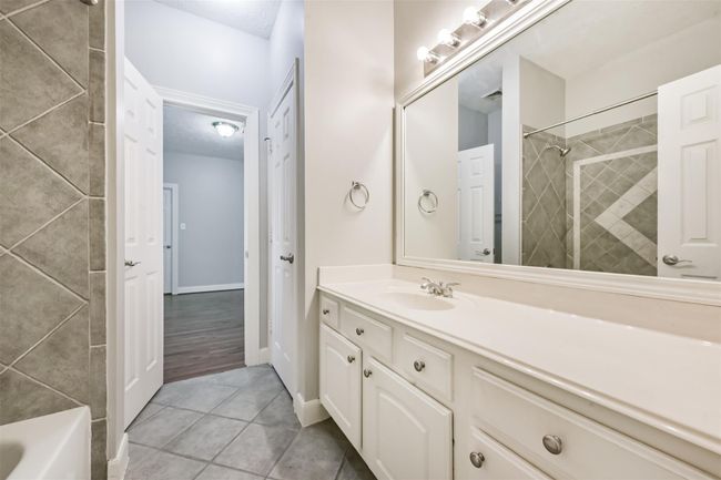Jack and Jill Bathroom 2 | Image 15