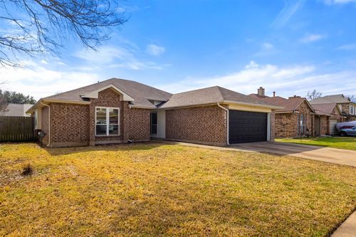 2847 Red Oak Dr, Grand Prairie, TX, 75052-4477 | Card Image