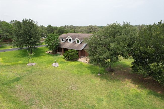 125 Red Bird Rdg, House other with 4 bedrooms, 3 bathrooms and null parking in Beeville TX | Image 34