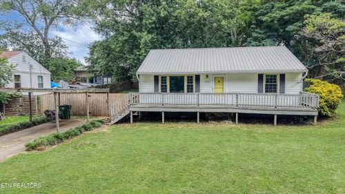 1521 Cherry Dr, Maryville, TN, 37804-3305 | Card Image