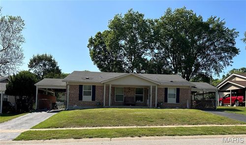 5224 - 5226 Ville Anita Court, Hazelwood, MO, 63042 | Card Image
