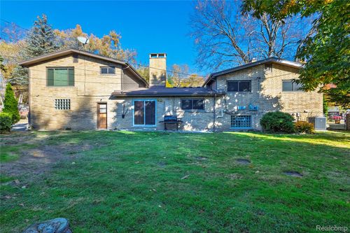 35163 Dumbarton St, Harrison Township, MI, 48045-3120 | Card Image