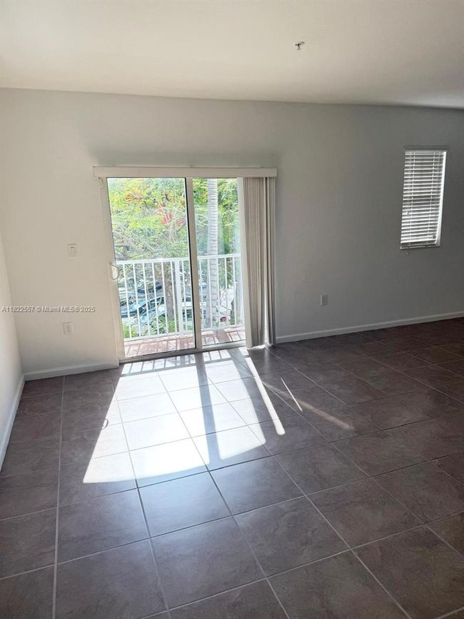 APT-213 - 8900 Nw 97 Th Ave, Condo with 3 bedrooms, 3 bathrooms and null parking in Medley FL | Image 9