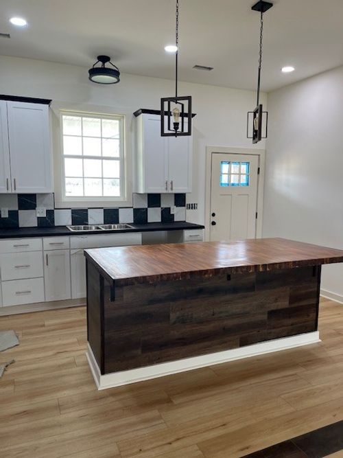 1798 Twin Caves Dr, Lewisburg, TN, 37091-6284 | Card Image