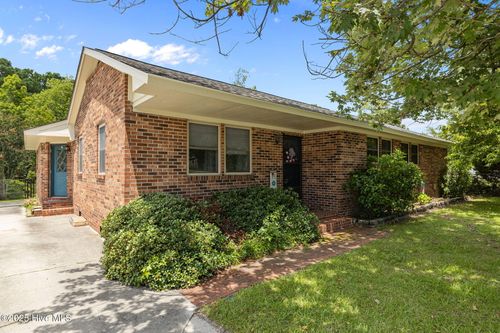 651 W Shore Dr, Swansboro, NC, 28584-8892 | Card Image