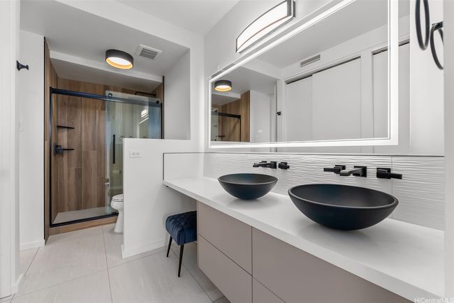 Complete remodel includes glass-enclosed shower, tile tub surround, tile floors, modern fixtures, dual sinks & cedar closet. | Image 14