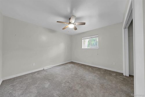 1301 Bielby St, Waterford, MI, 48328-1307 | Card Image